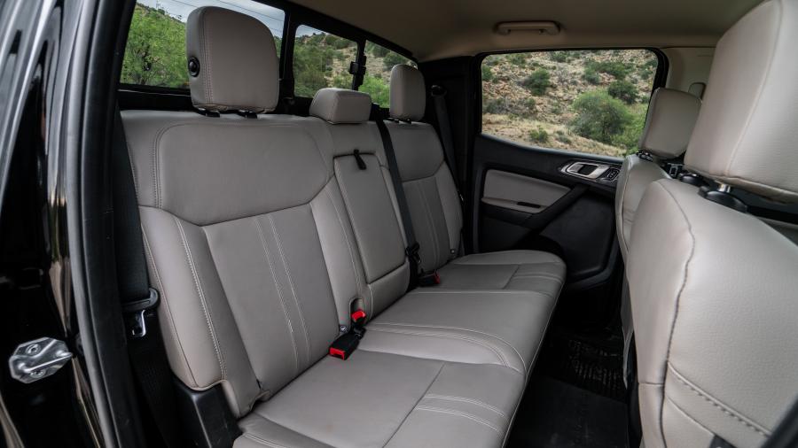 Интерьер Ford Ranger FX4 Lariat SuperCrew 2018 года  (NA) (фото 25 из 43)
